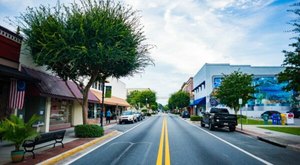 The Charming Small Town in Florida That’s Perfect For A Fall Day Trip