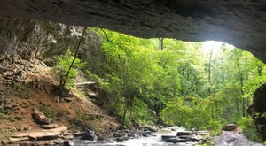 Hike To This Cave In Tennessee For An Out-Of-This-World Experience