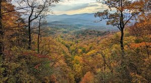 The Charming Small Town In Georgia That’s Perfect For A Fall Day Trip