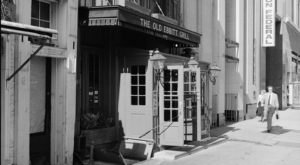 The Oldest Restaurant In Washington DC Has A Truly Incredible History