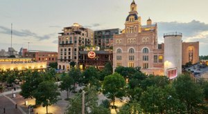 The Historic Texas Hotel That Will Transport You Back In Time