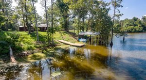 This Waterfront Cabin Is The Best Home Base For Your Adventures In Louisiana’s Toledo Bend Area